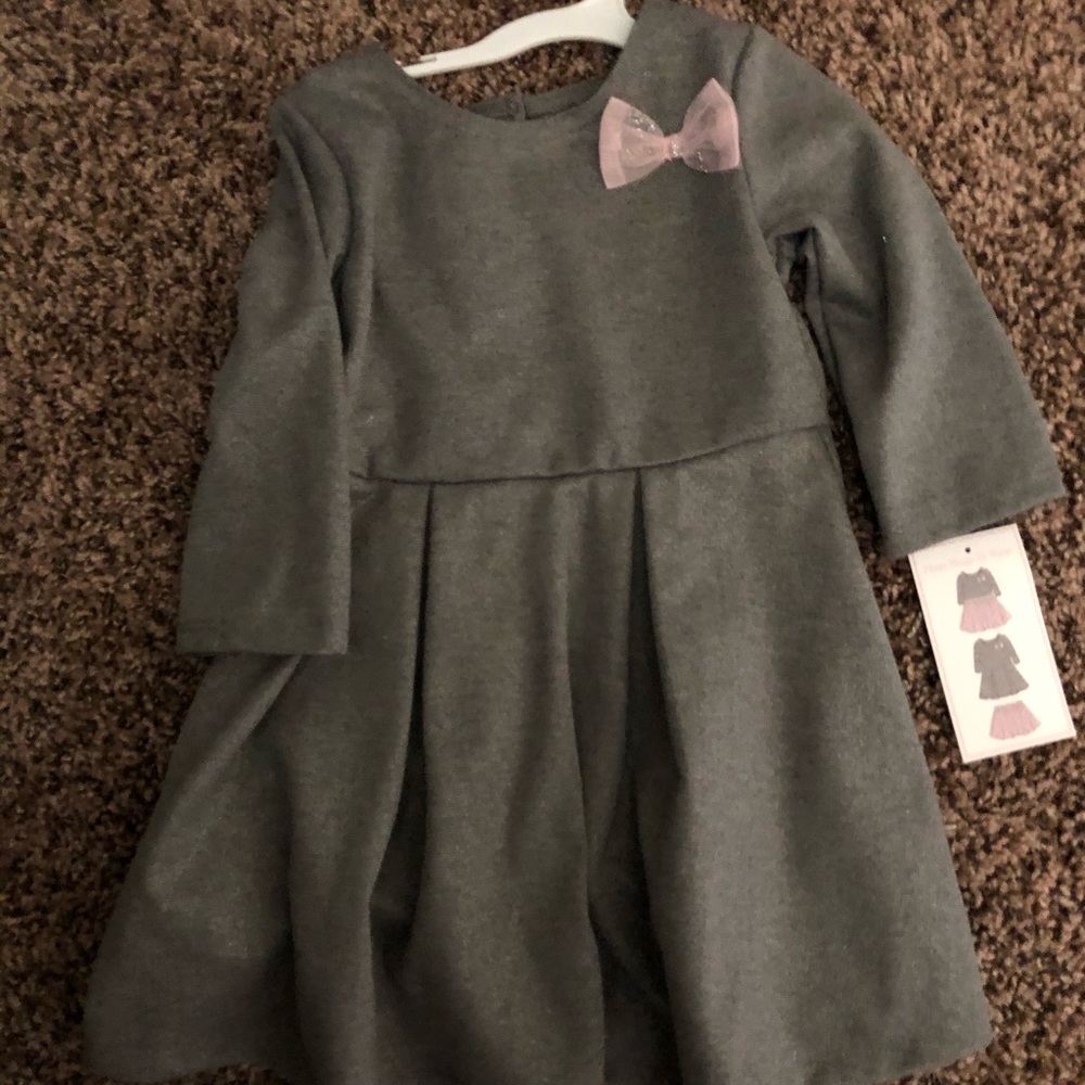 2t 3 way outfit comes with a dress and skirt
